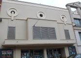 Finaliza la rehabilitación de la fachada principal del teatro Victoria de Monzón