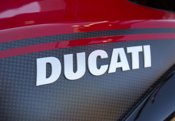 Cuenta con los mejores complementos de moto de la marca Ducati