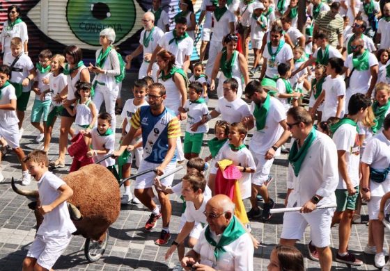 Cientos de niños disfrutan en Huesca del espectáculo taurochiquillos