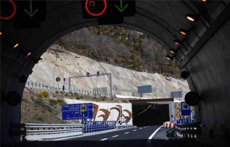 La Guardia Civil investiga a un conductor por adelantar de forma temeraria dentro de un túnel del Monrepós