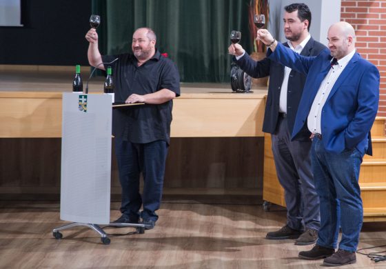Presentación del Vino “Crianza solidario” Cruz, de Bodegas Valdovinos