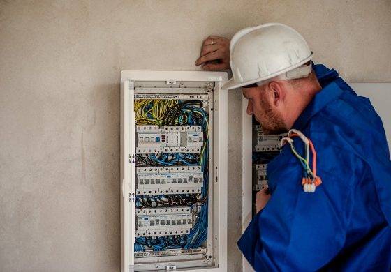Los electricistas deben contar con un seguro de responsabilidad civil