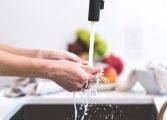 Aprende a desatascar tu fregadero de manera sencilla y rápida con estos métodos