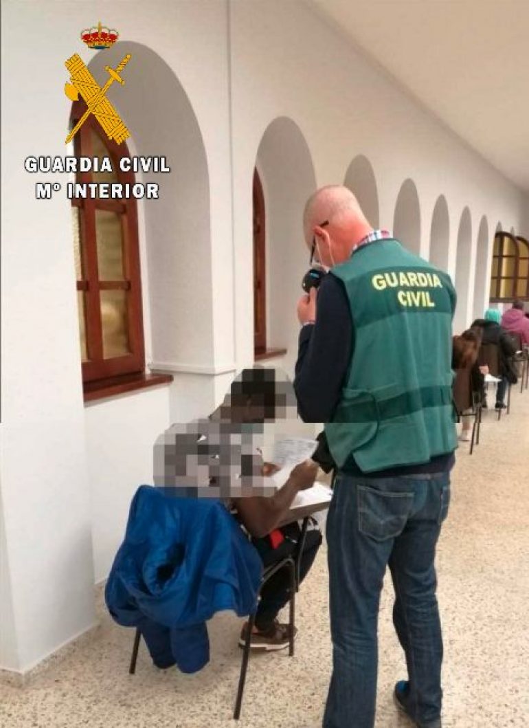 La Guardia Civil investiga a dos personas por usurpación de estado civil