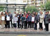 Huesca cuenta con nuevos carteles de las marquesinas de autobús urbano, más accesibles y validados por personas con discapacidad