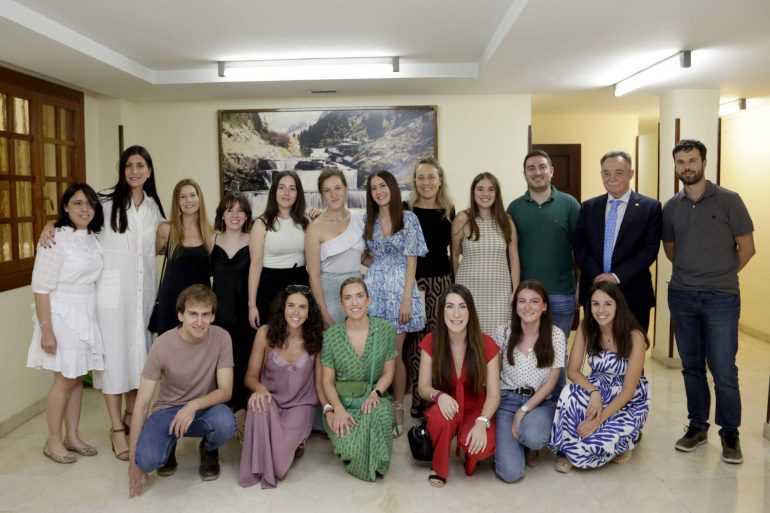 El Colegio de Médicos de Huesca da la bienvenida a los nuevos doctores MIR y despide a los jubilados
