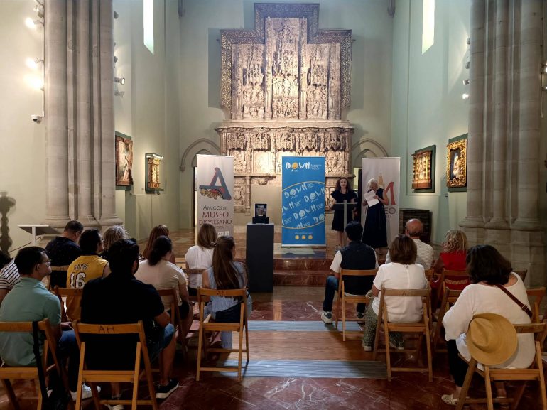 Down Huesca y el Museo Diocesano Catedral de Huesca impulsan el turismo inclusivo con el programa «Abriendo Puertas»