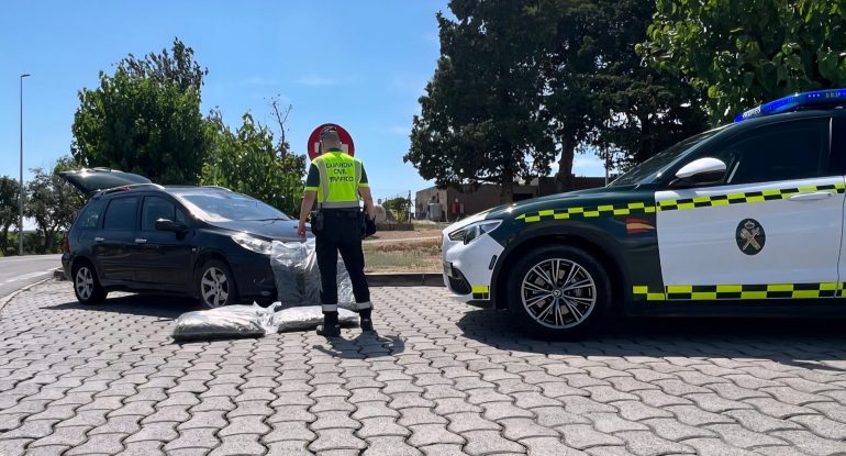 Detención en Candasnos por circular en sentido contrario y tráfico de marihuana